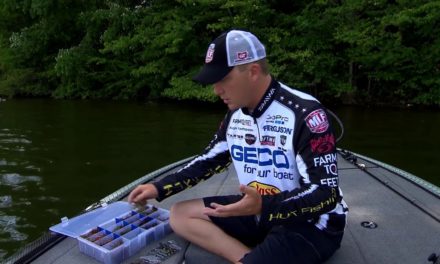 MajorLeagueFishing – Major League Lesson: Andy Montgomery on Trimming Jig Skirts