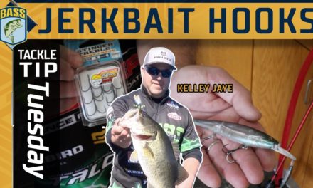 Bassmaster – Kelley Jaye's hook adjustment for fishing Jerkbaits
