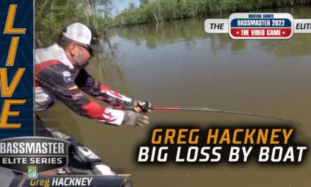 Bassmaster – Greg Hackney loses a big Sabine River bass at the boat