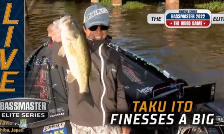 Bassmaster – Taku Ito finesses a big bass on the Sabine River