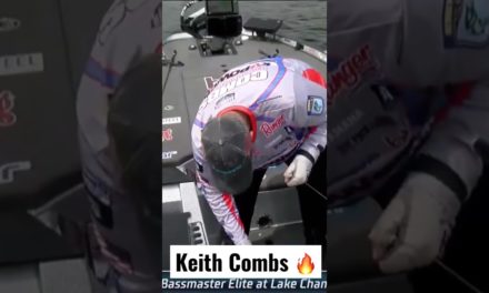 Bassmaster – Epic topwater explosion for Keith Combs