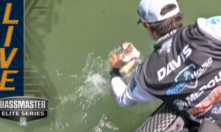 Bassmaster – LAY LAKE: Hook in the HAND and a good bass for Will Davis Jr.